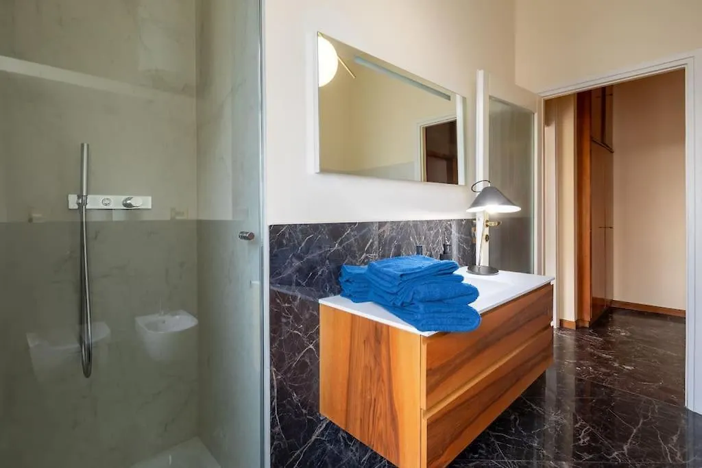 10 Minuti Dal Duomo - Elegante Domus Apartment Milan 0*,  Italy